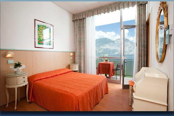 Hotel Residence Rely Brenzone sul Garda Ngoại thất bức ảnh