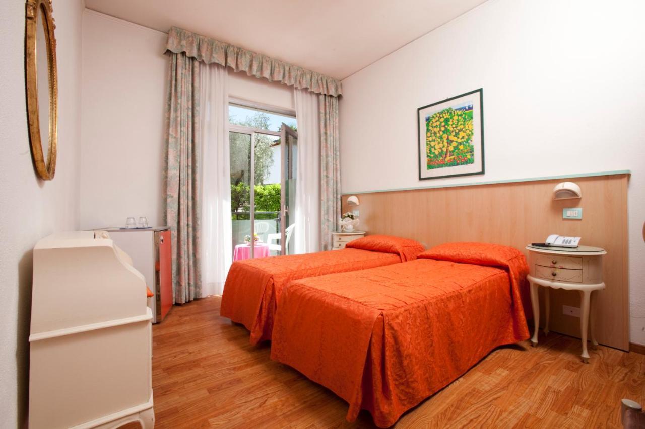 Hotel Residence Rely Brenzone sul Garda Phòng bức ảnh